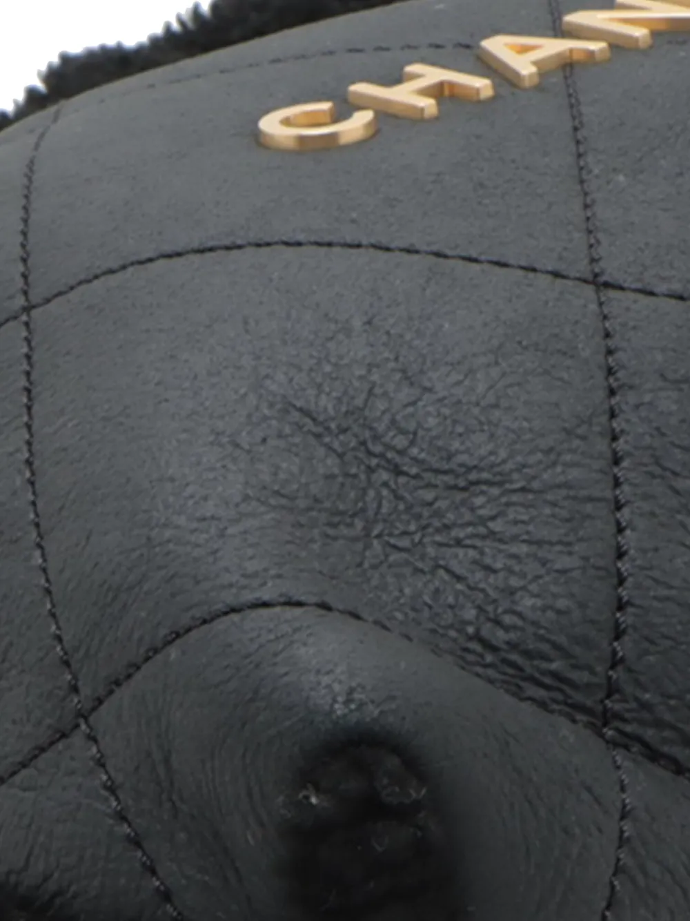 CHANEL Pre-Owned 2021-2025 Small Quilted Aged Lambskin and Shearling 22 Handbag tote bag | Pre-Owned | Image 2