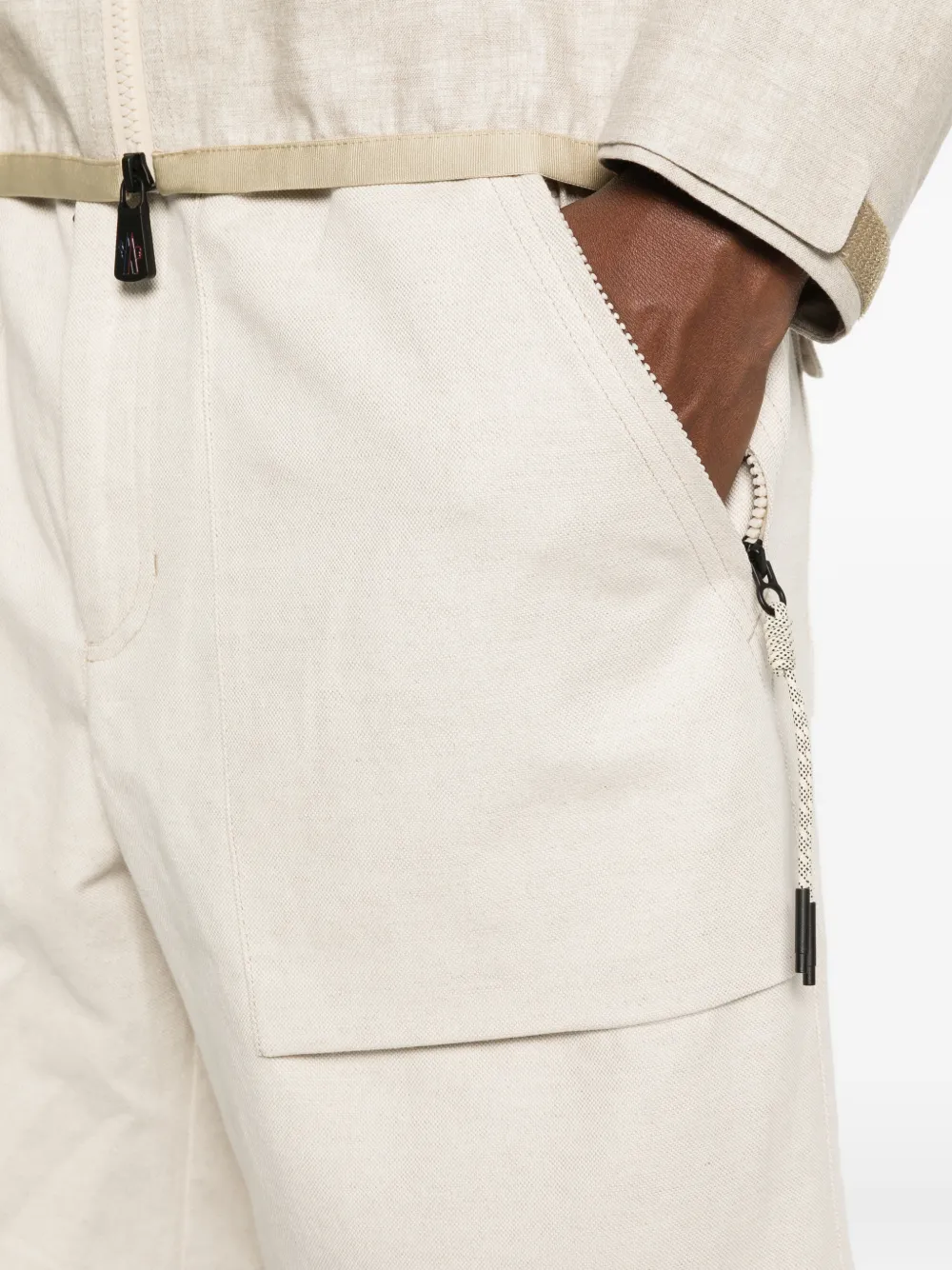 Moncler Grenoble Shorts met ritszak Beige