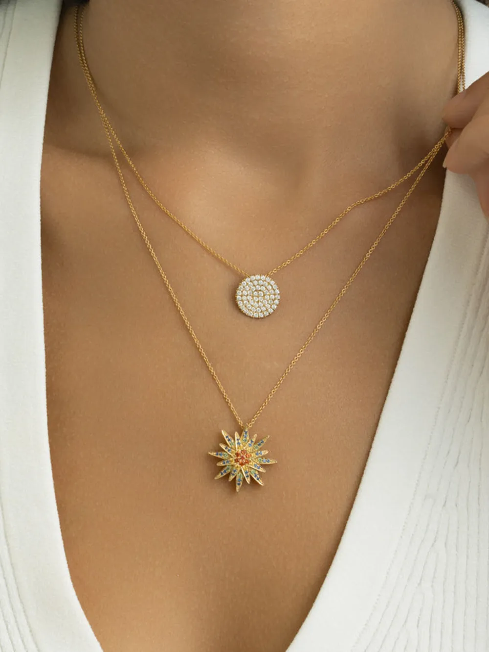Lisa Nik 18K yellow gold Disc diamond necklace | Image 2