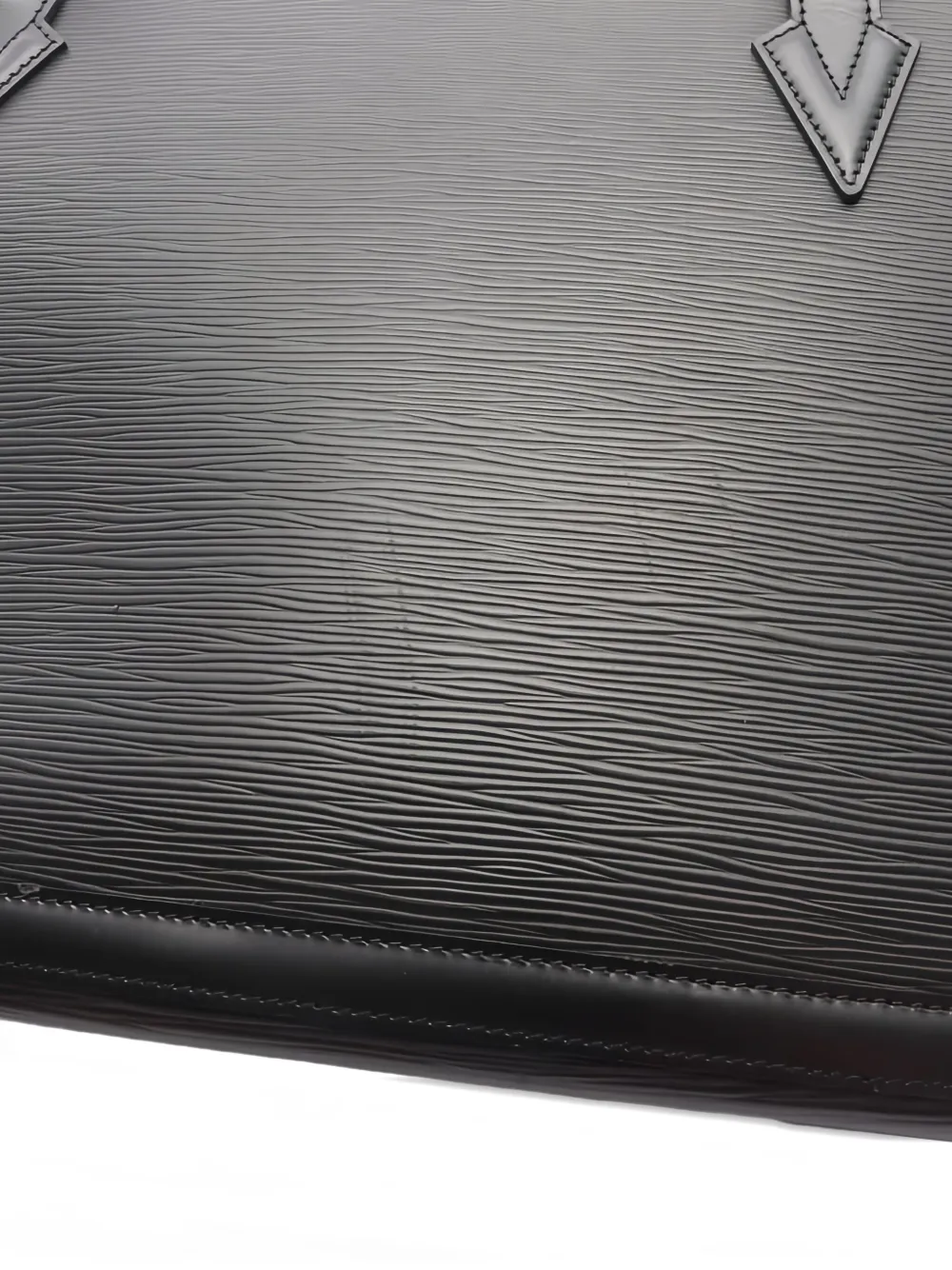Pre-owned Louis Vuitton 1996 Lussac Epi-pattern Leather Shoulder Bag In Black