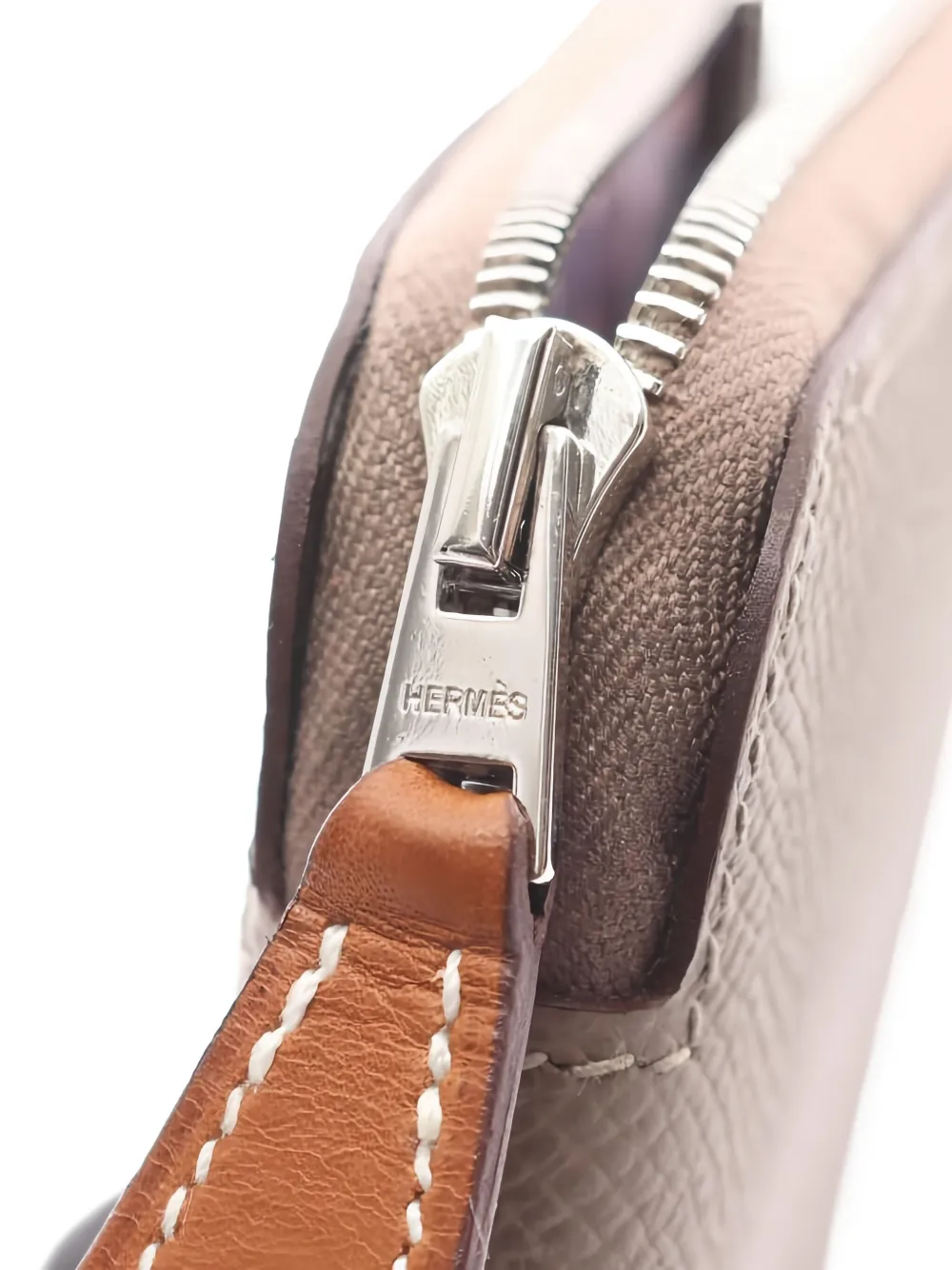 Pre-owned Hermes 2025 Zip-fastening Leather Wallet In Neutral