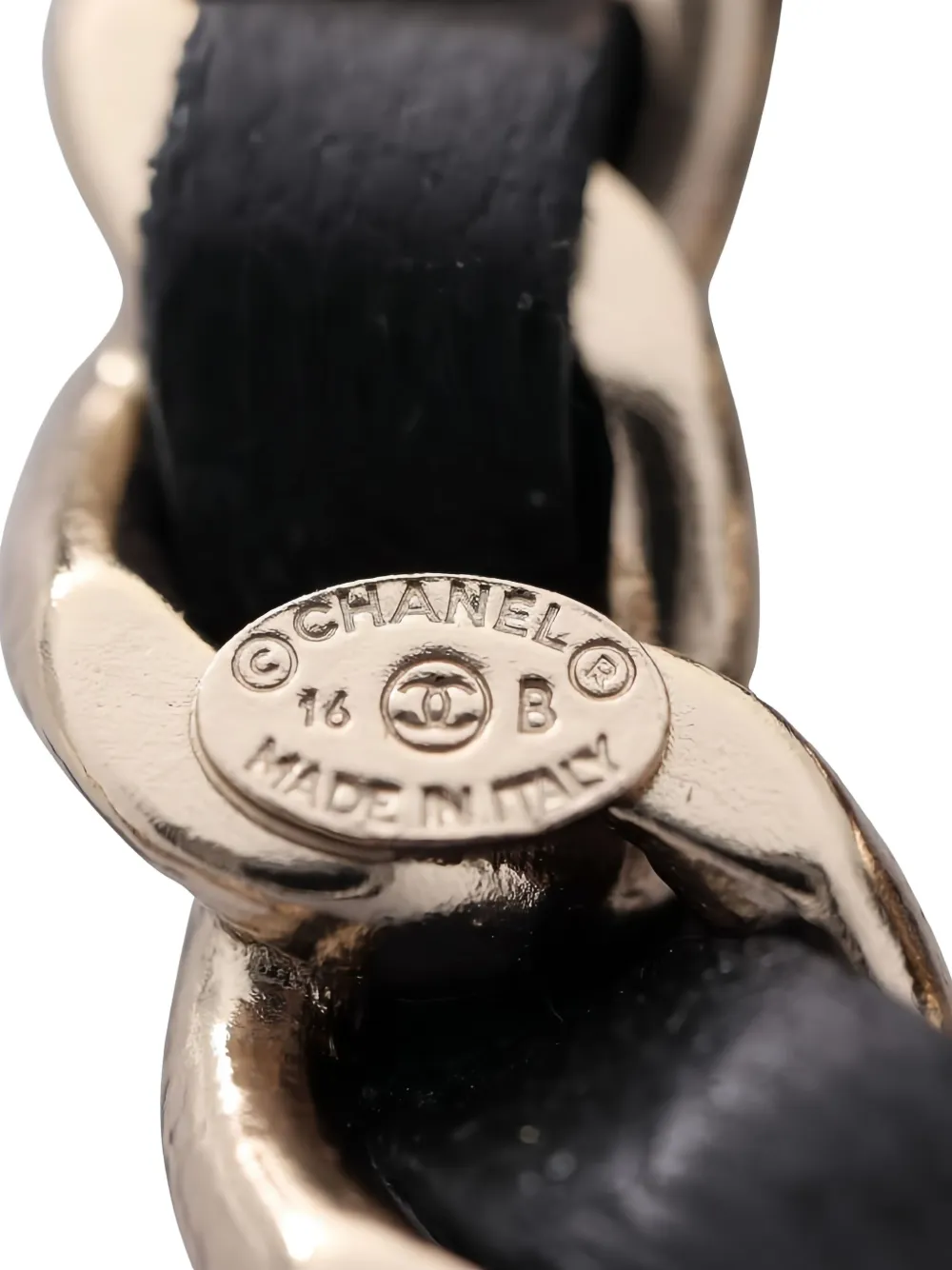 Pre-owned Chanel 1986-1988 Cc Leather Brooch In Silver
