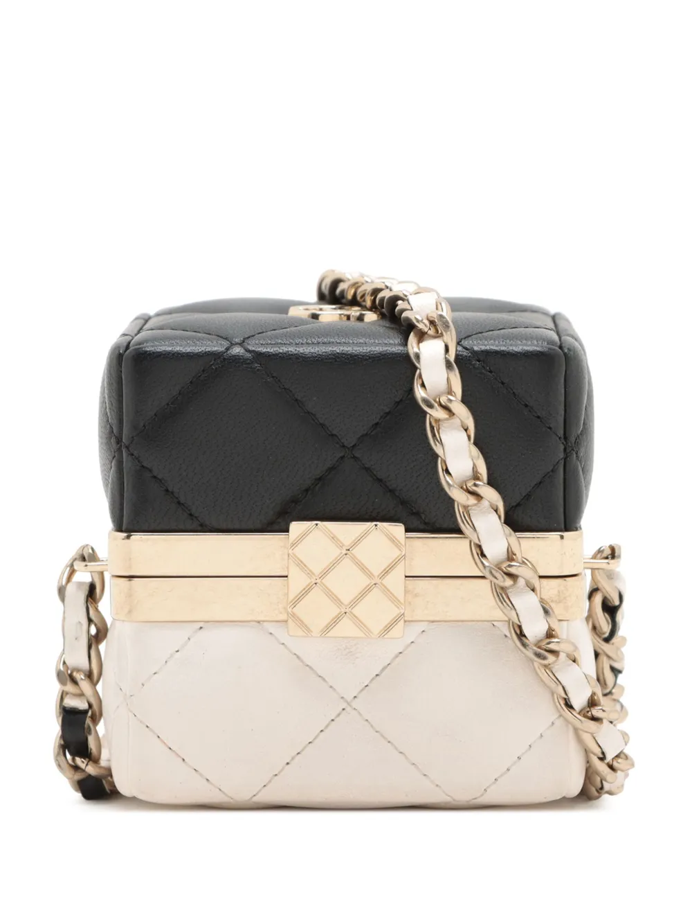 CHANEL Pre-Owned 2021-2025 バイカラー マトラッセ ラムスキン キューブ クラッチウィズチェーン ショルダーバッグ CHANEL Pre-Owned 2021-2025 バイカラー マトラッセ ラムスキン キューブ クラッチウィズチェーン ショルダーバッグ