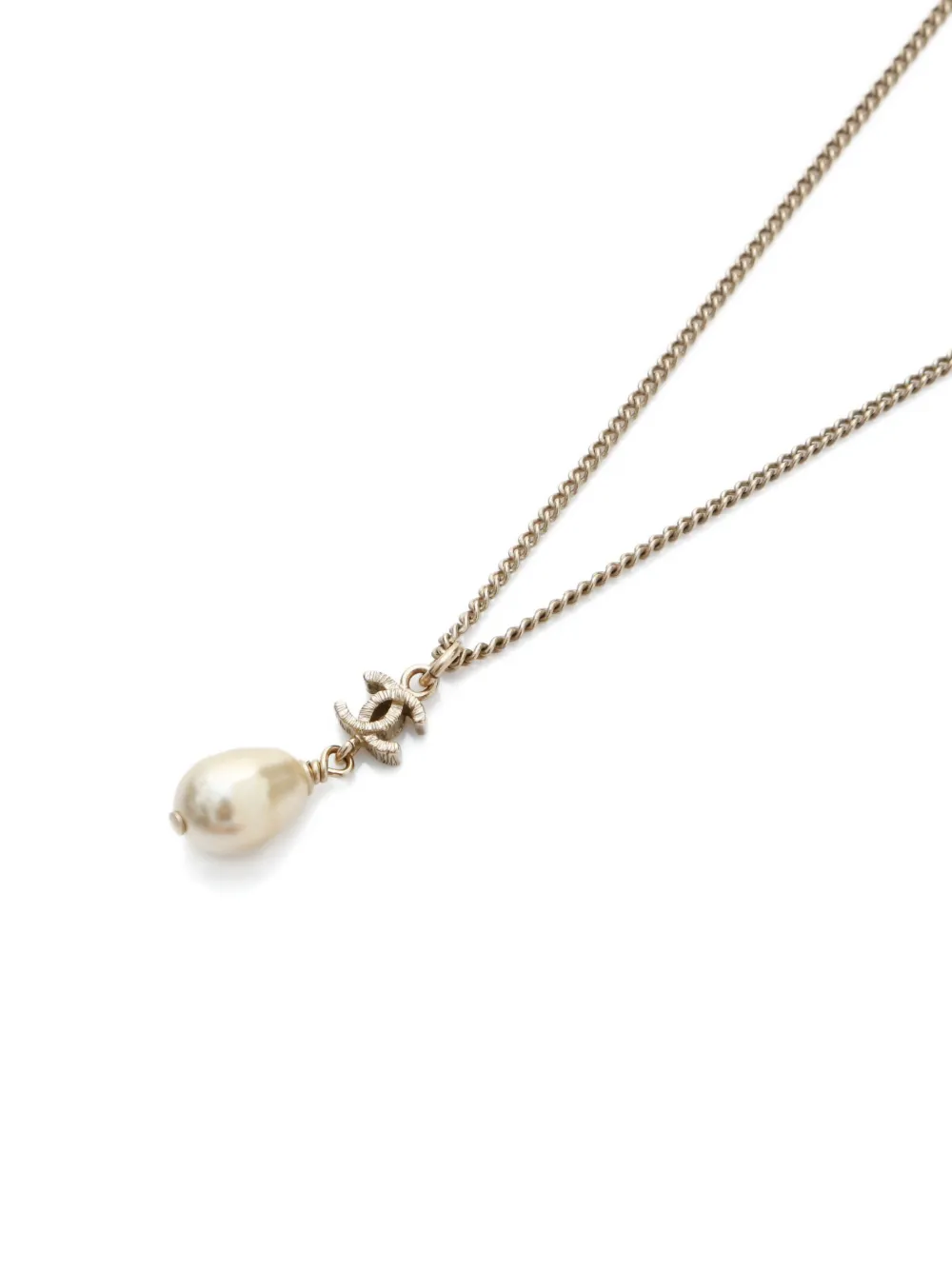 Pre-owned Chanel Signature Interlocking Cc Logo Pearl Necklace In Gold