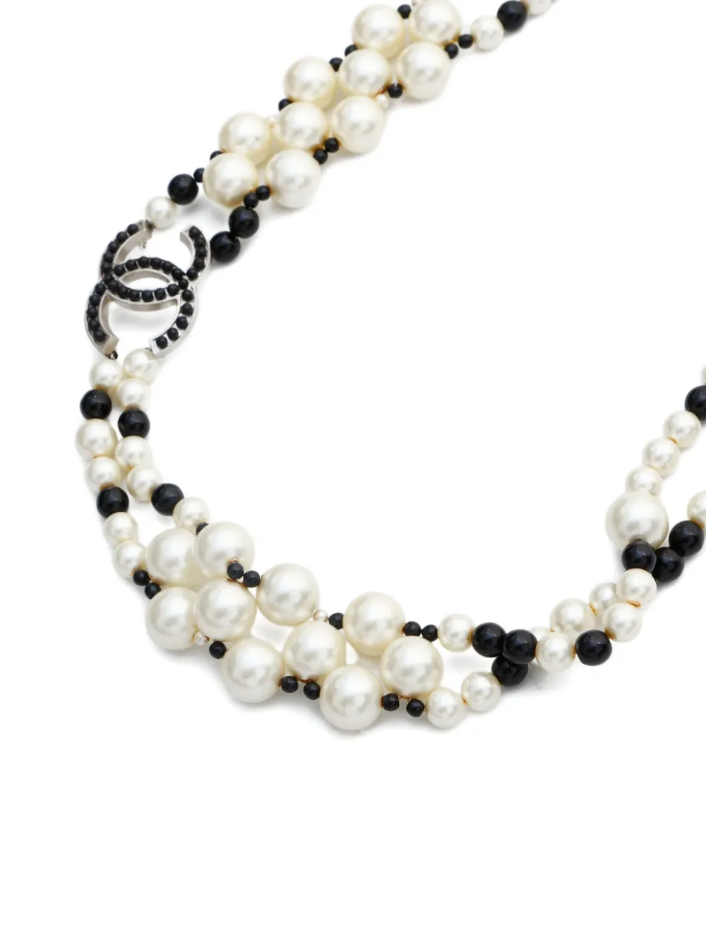 Pre-owned Chanel 2003 Cc Logo Pearls Necklace In Silver