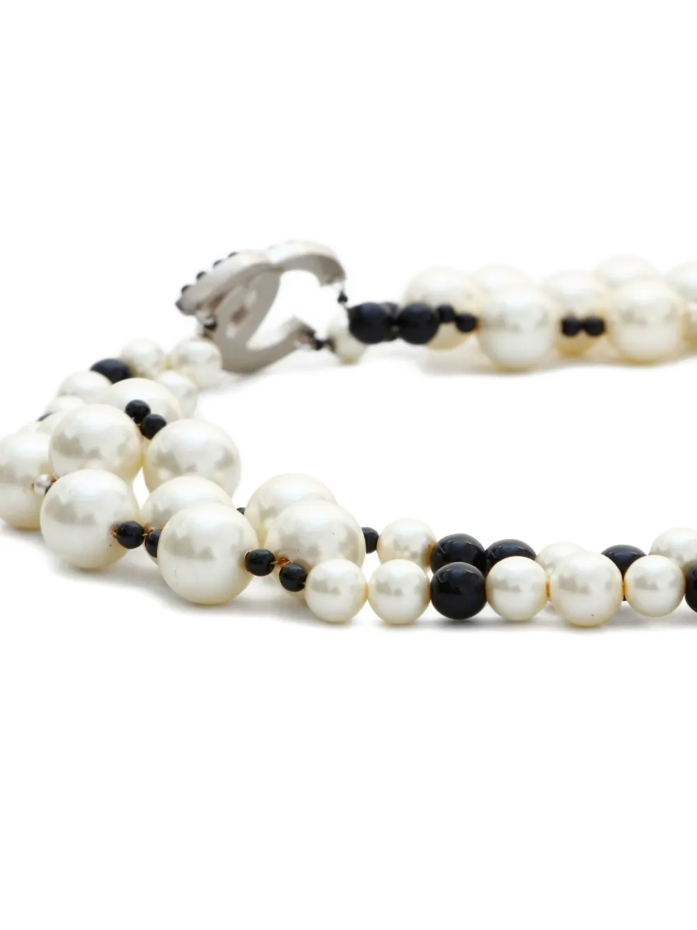 Pre-owned Chanel 2003 Cc Logo Pearls Necklace In Silver