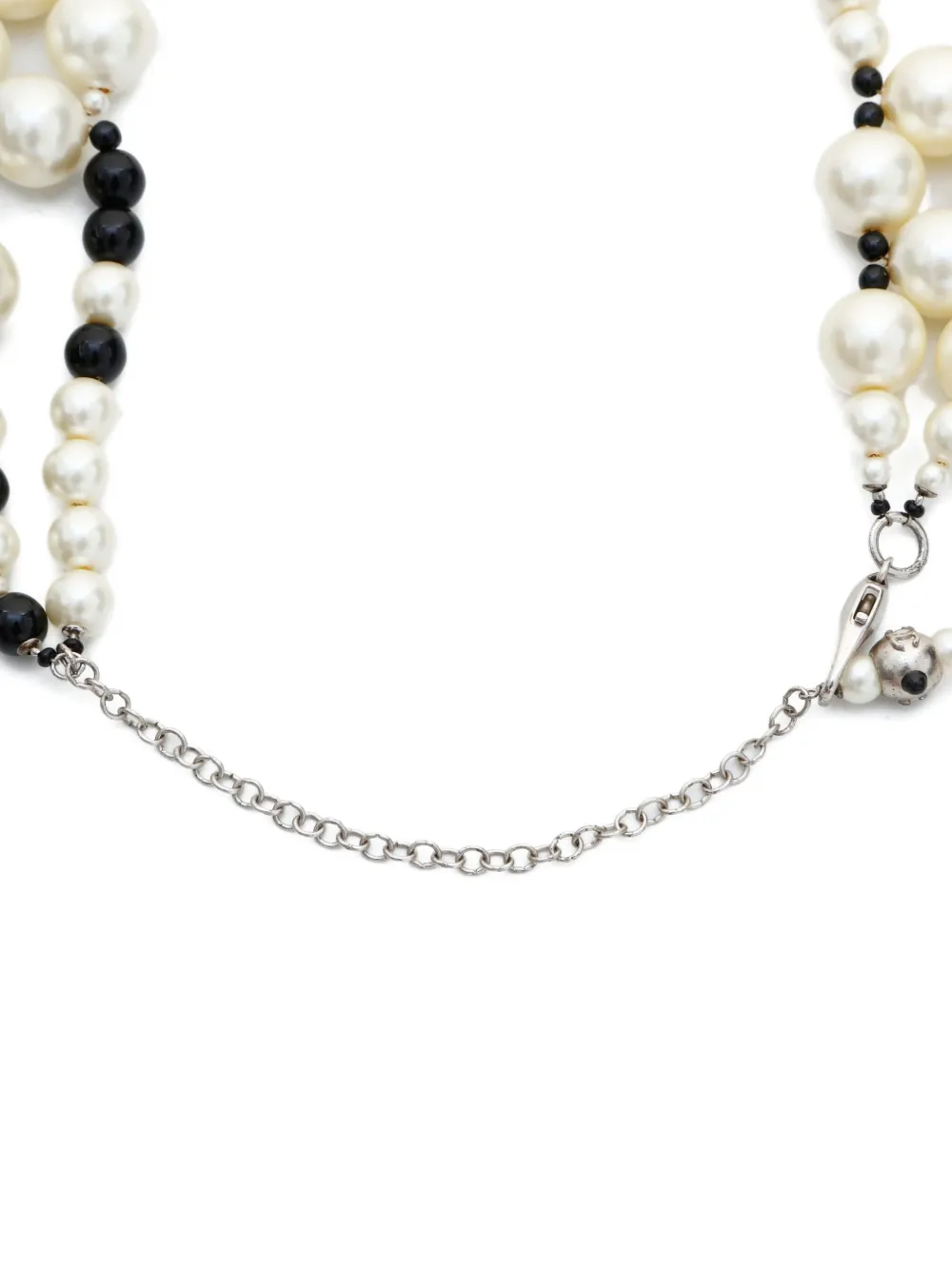 Pre-owned Chanel 2003 Cc Logo Pearls Necklace In Silver