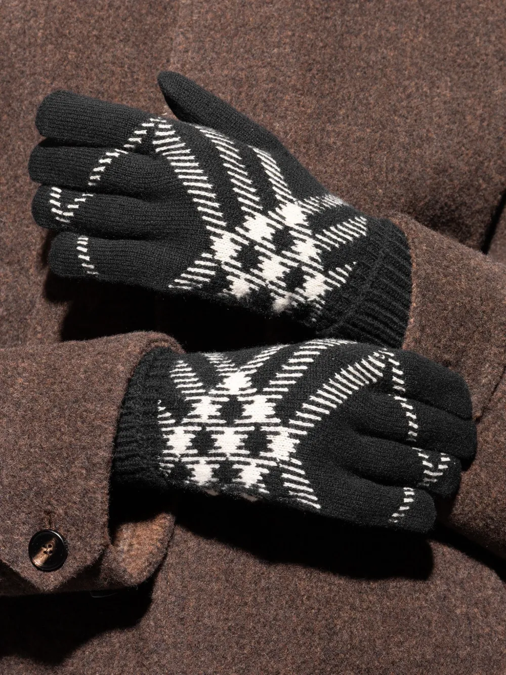 Burberry Patterned Ribbed Gloves In Black