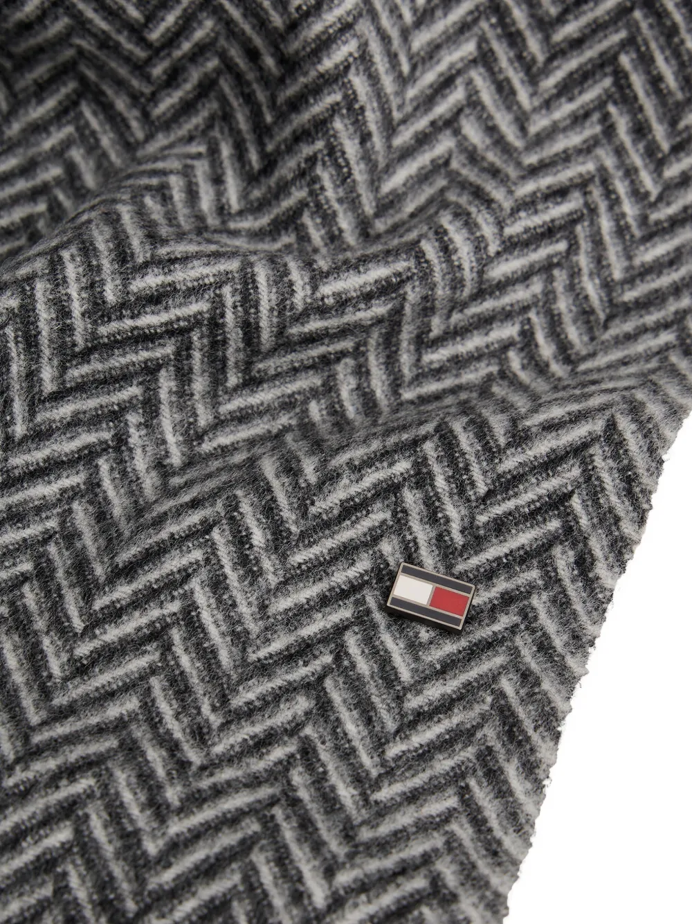 Tommy Hilfiger Herringbone-pattern Fringed Scarf In Gray