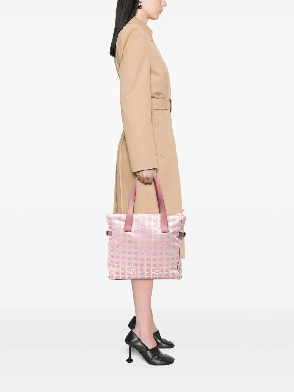 Pre-owned Chanel 2000-2002 New Travel Line Nylon Tote Bag In Pink