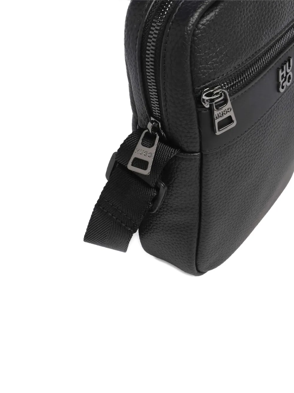 Hugo Boss Logo-plaque Shoulder Bag In Black
