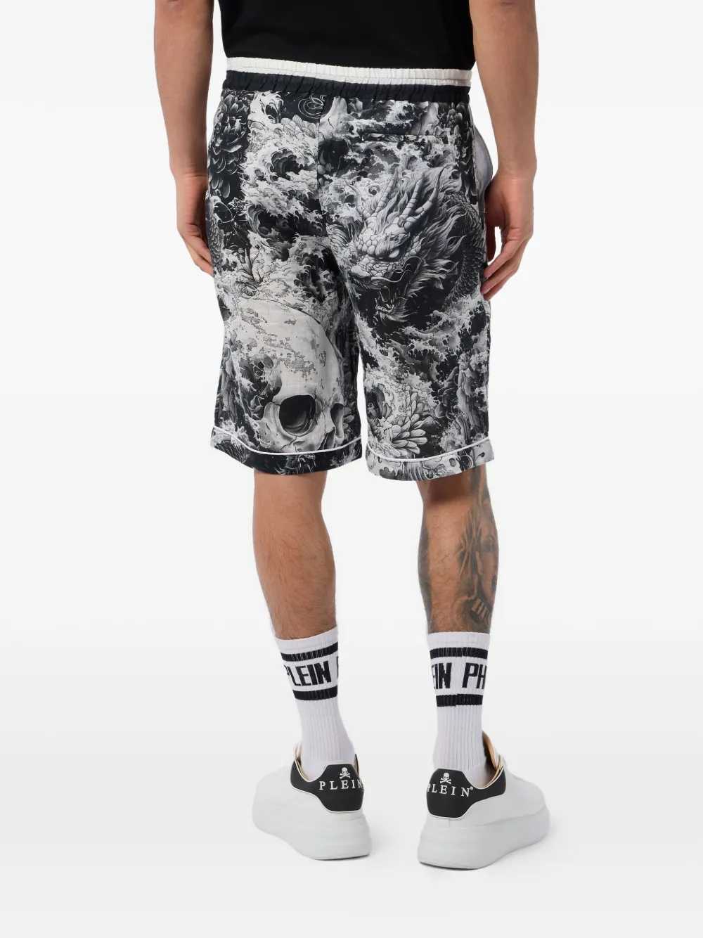 skull-print shorts
