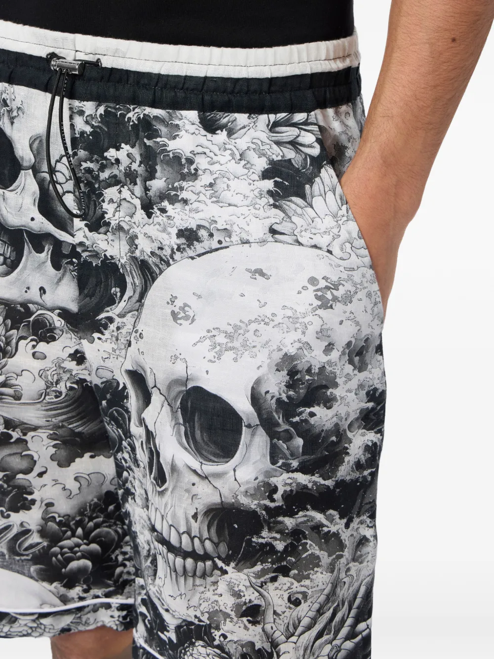 skull-print shorts