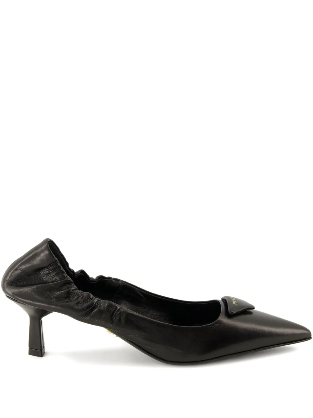 Prada Pumps met puntige neus Zwart