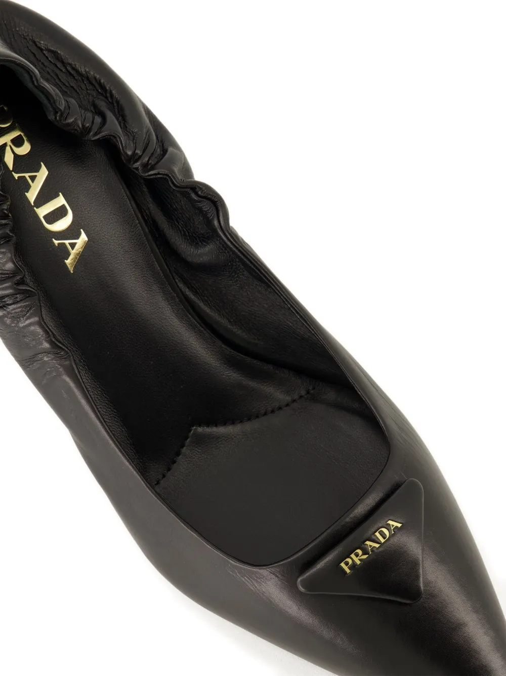 Prada Pumps met puntige neus Zwart