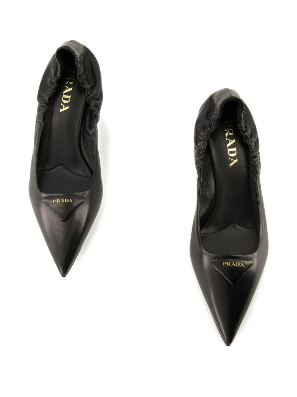 Prada Pumps met puntige neus Zwart