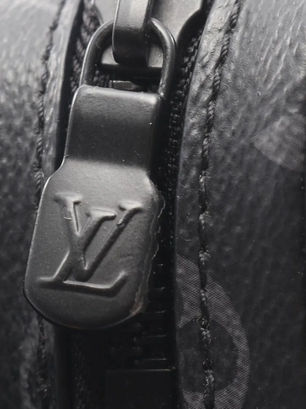 Louis Vuitton Pre-Owned bolsa crossbody con monograma Eclipse Alpha Wearable Wallet 2021-2025 | Estilos de archivo | Image 2