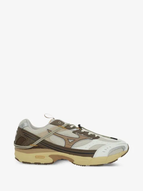 Mizuno tenis con detalle del logo