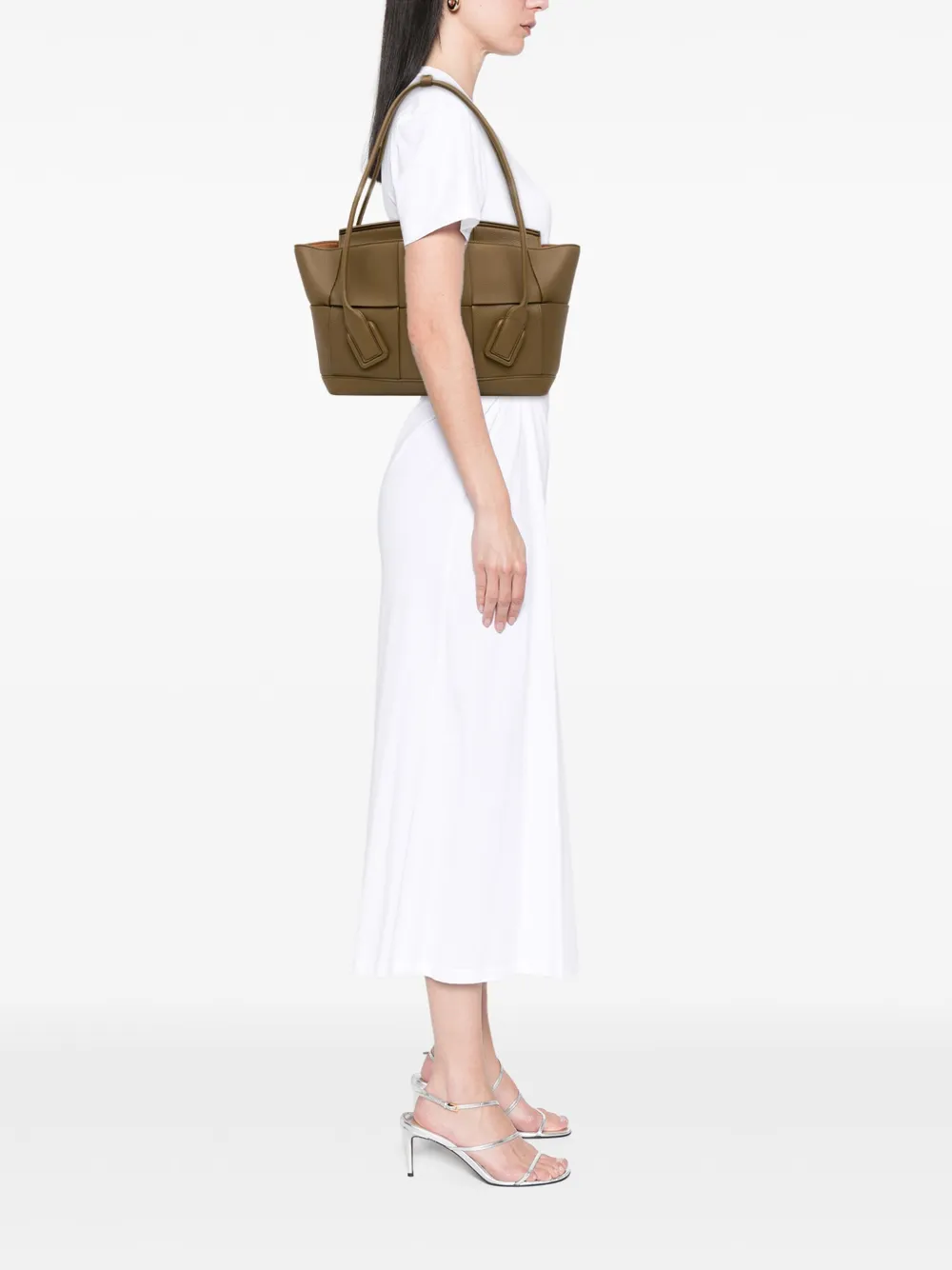 Pre-owned Bottega Veneta 2012-2025 Medium Grained Calfskin Maxi Intrecciato Arco Bag Tote Bag In Brown