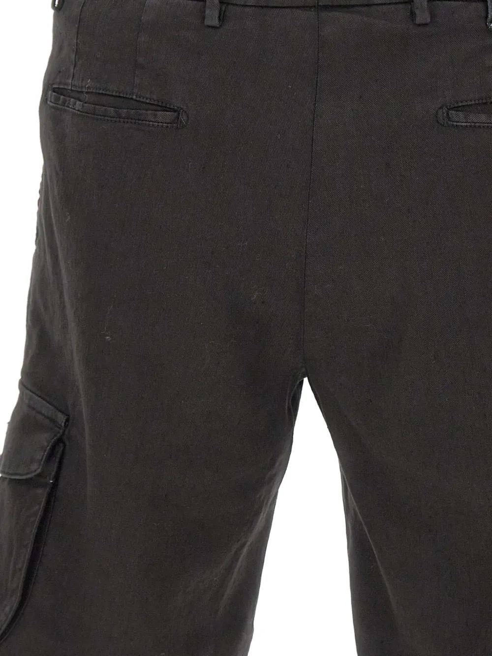 Kiton Shorts met cargo zak en knoop Zwart
