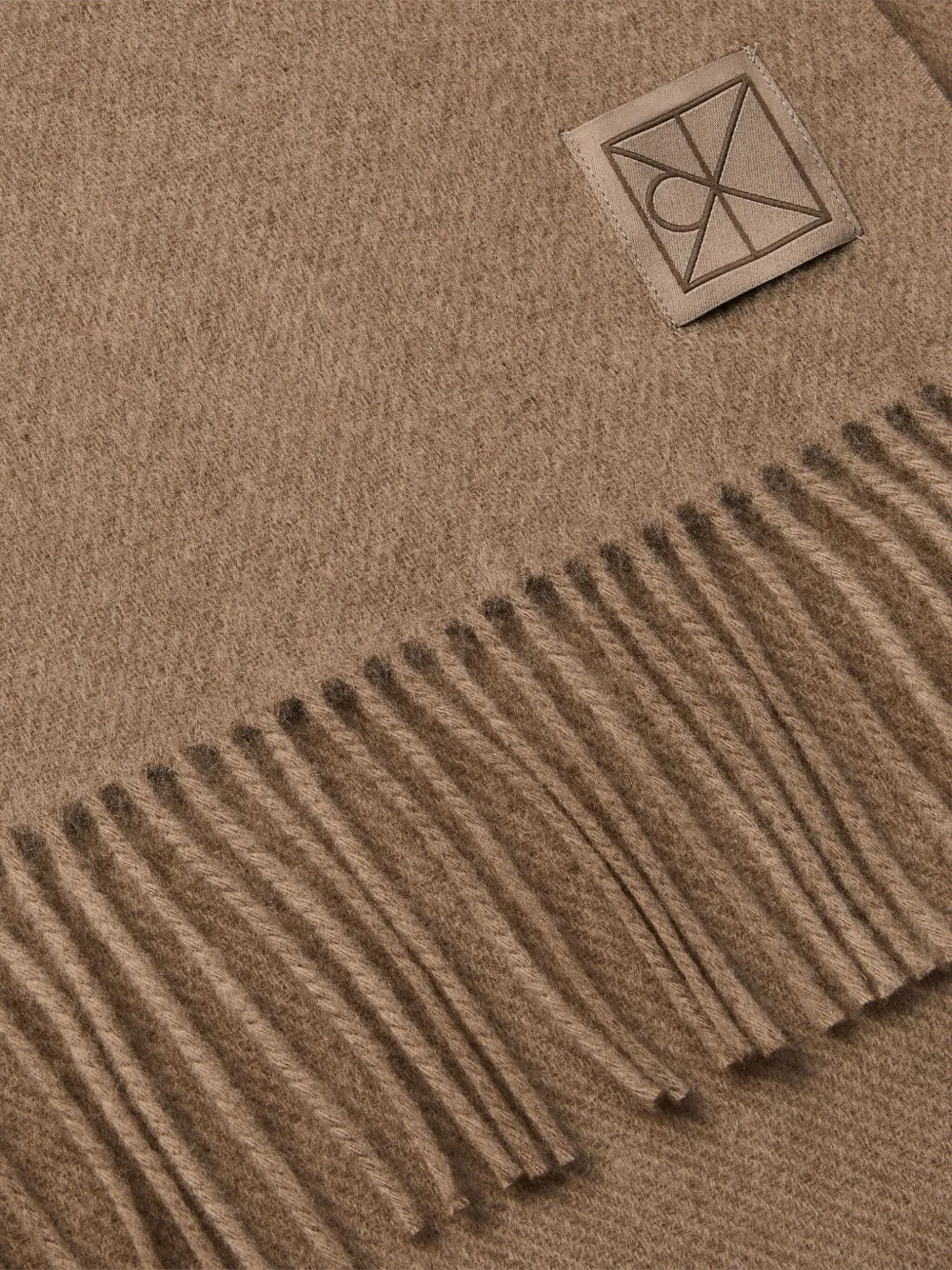 Calvin Klein fringed logo-patch scarf | Image 2