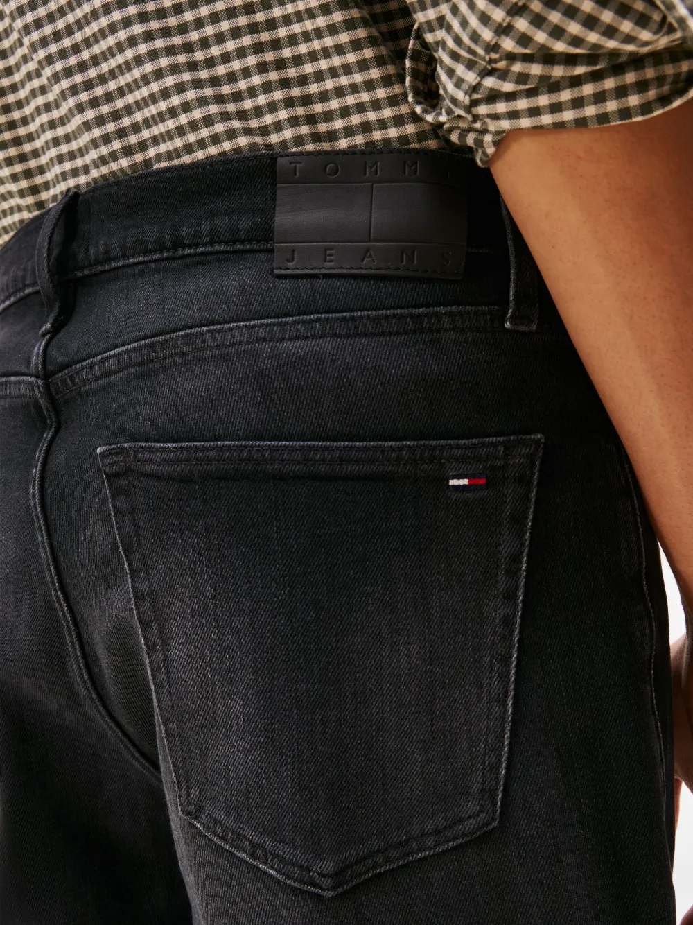 Tommy Jeans Ryan Logo-patch Straight Jeans In Black