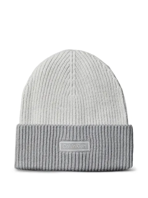 Calvin Klein طاقية منسوجة بحياكة مضلعة