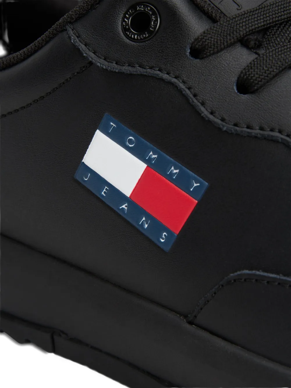 Tommy Hilfiger Logo-patch Sneakers In Black