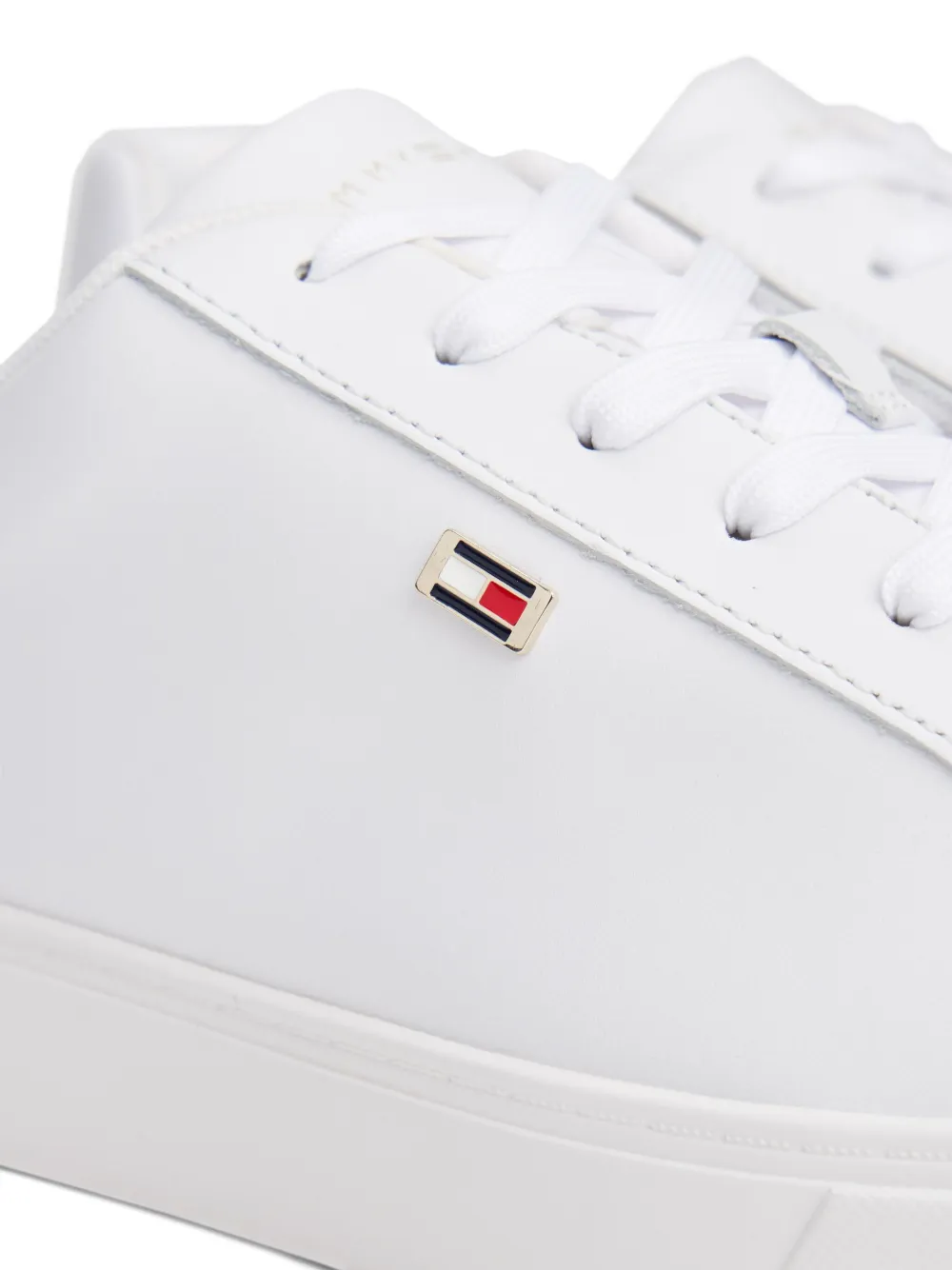 Tommy Hilfiger Logo-plaque Sneakers In White