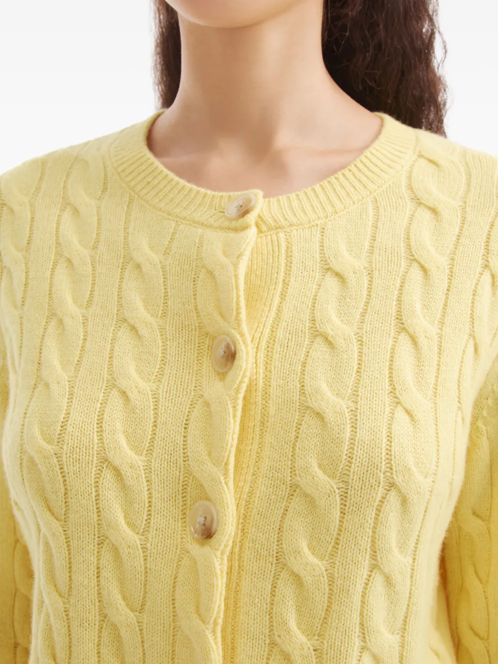 b+ab Kabelgebreid vest met knopen Geel