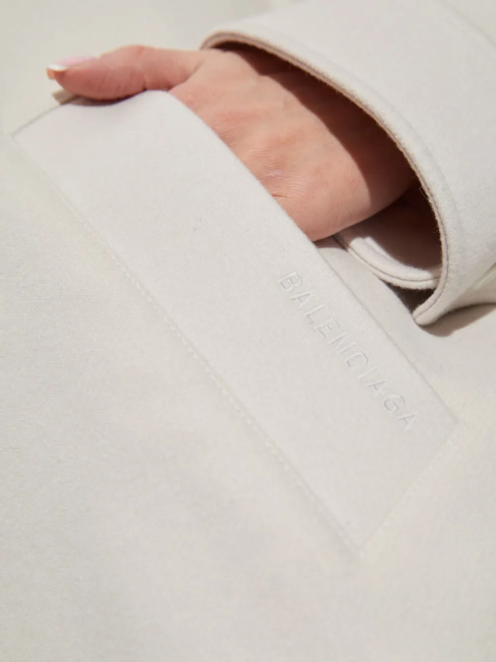 Balenciaga Shirt met geborduurd logo Beige