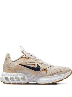 Nike Shox R4 “Metallic Gold” スニーカー | ホワイト | FARFETCH JP