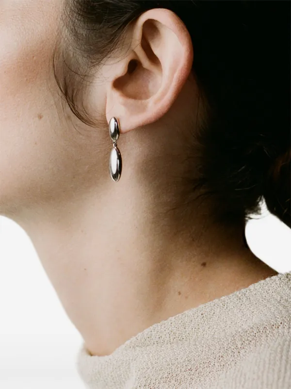 Otiumberg ぺブル ドロップピアス | シルバートーン | FARFETCH JP