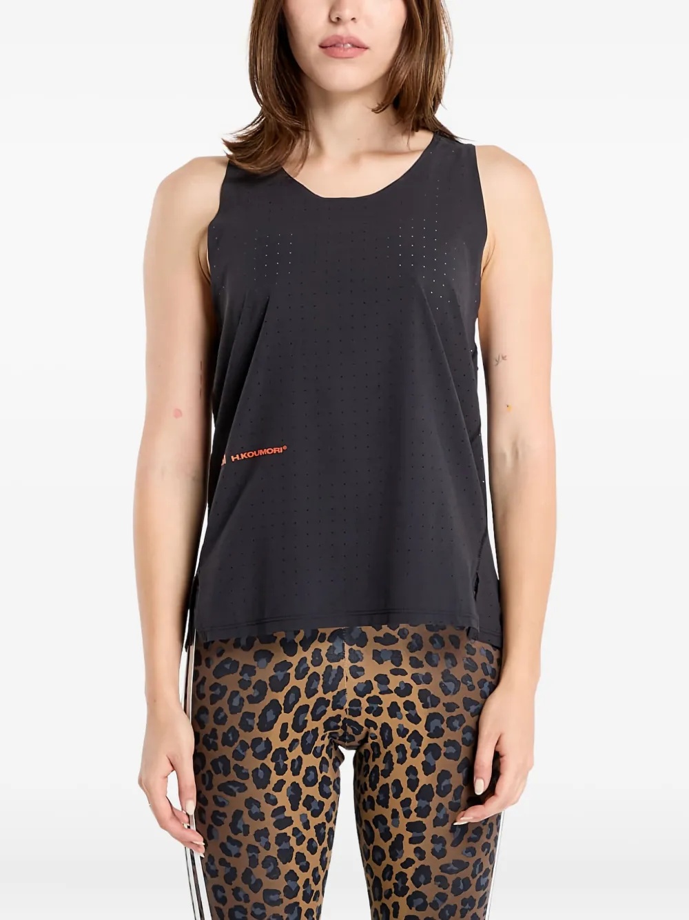 adidas top de running con perforaciones en colaboración con H.Koumori | Camisetas deportivas | Image 2