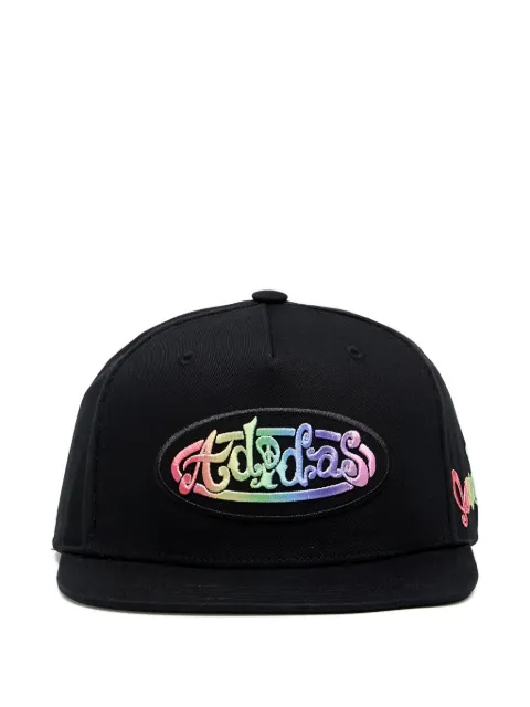 adidas gorra de béisbol con logo en colaboración con Jeremy Scott