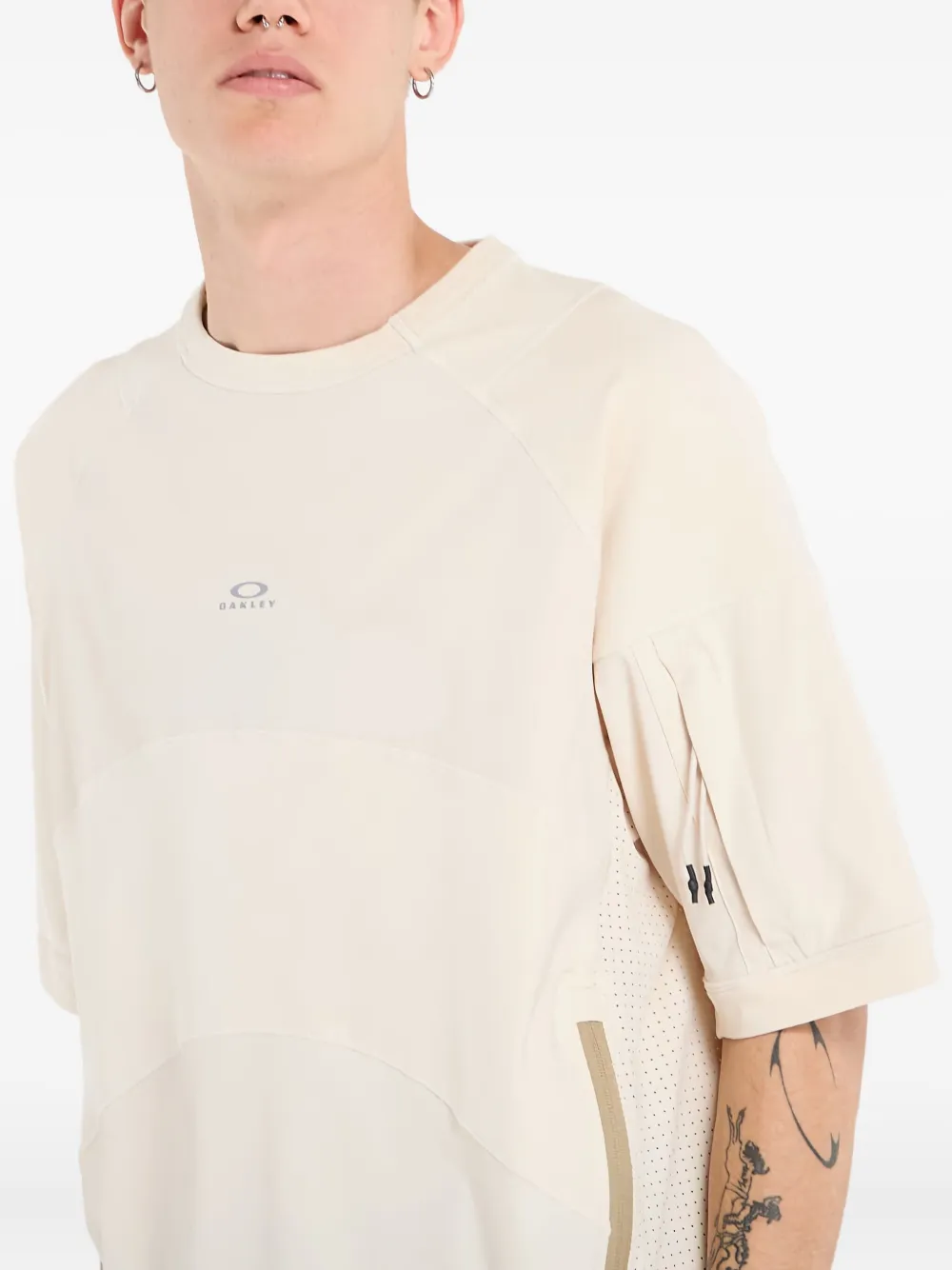 Oakley Latitude Soar T-shirt met logodetail Beige