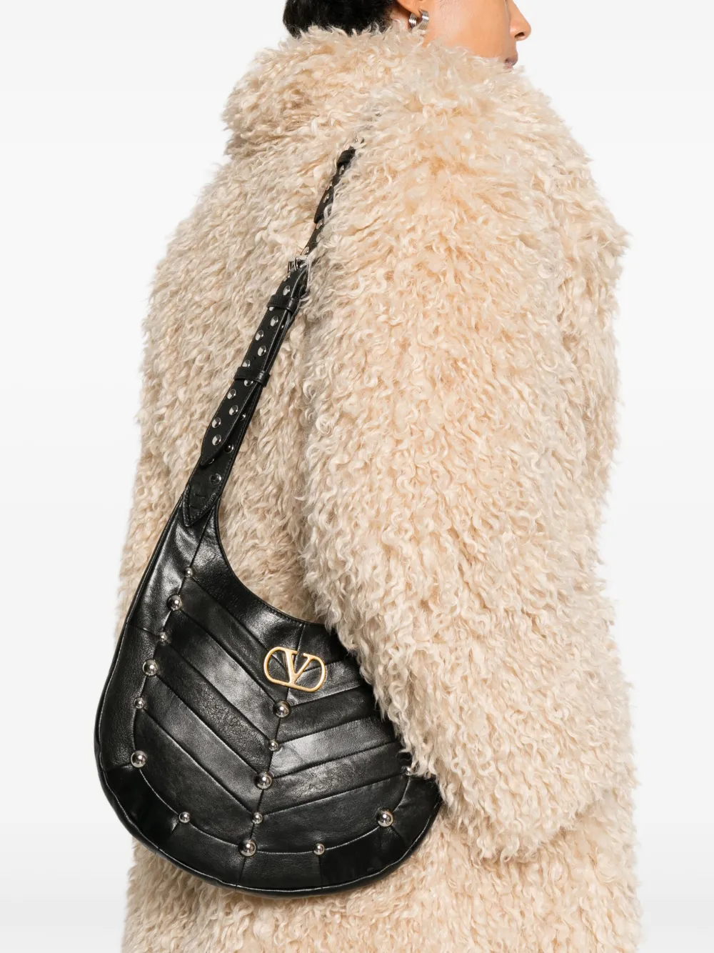 Valentino Garavani stud-embellished Vlogo shoulder bag - Zwart