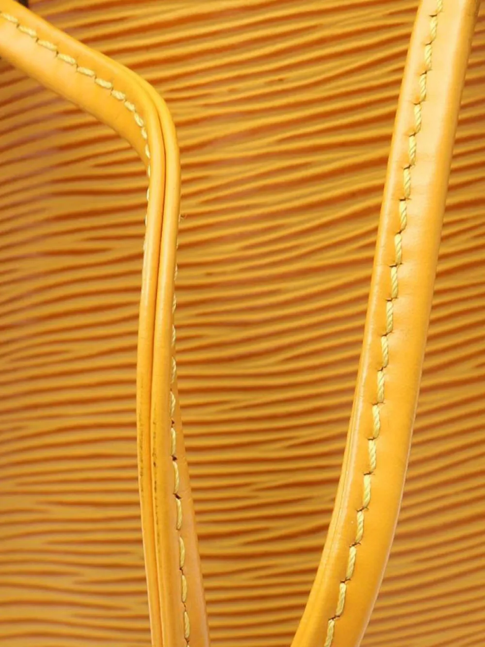 Louis Vuitton Pre-Owned 1998 Epi Petit Noe bucket bag | Pre-Owned | Image 2