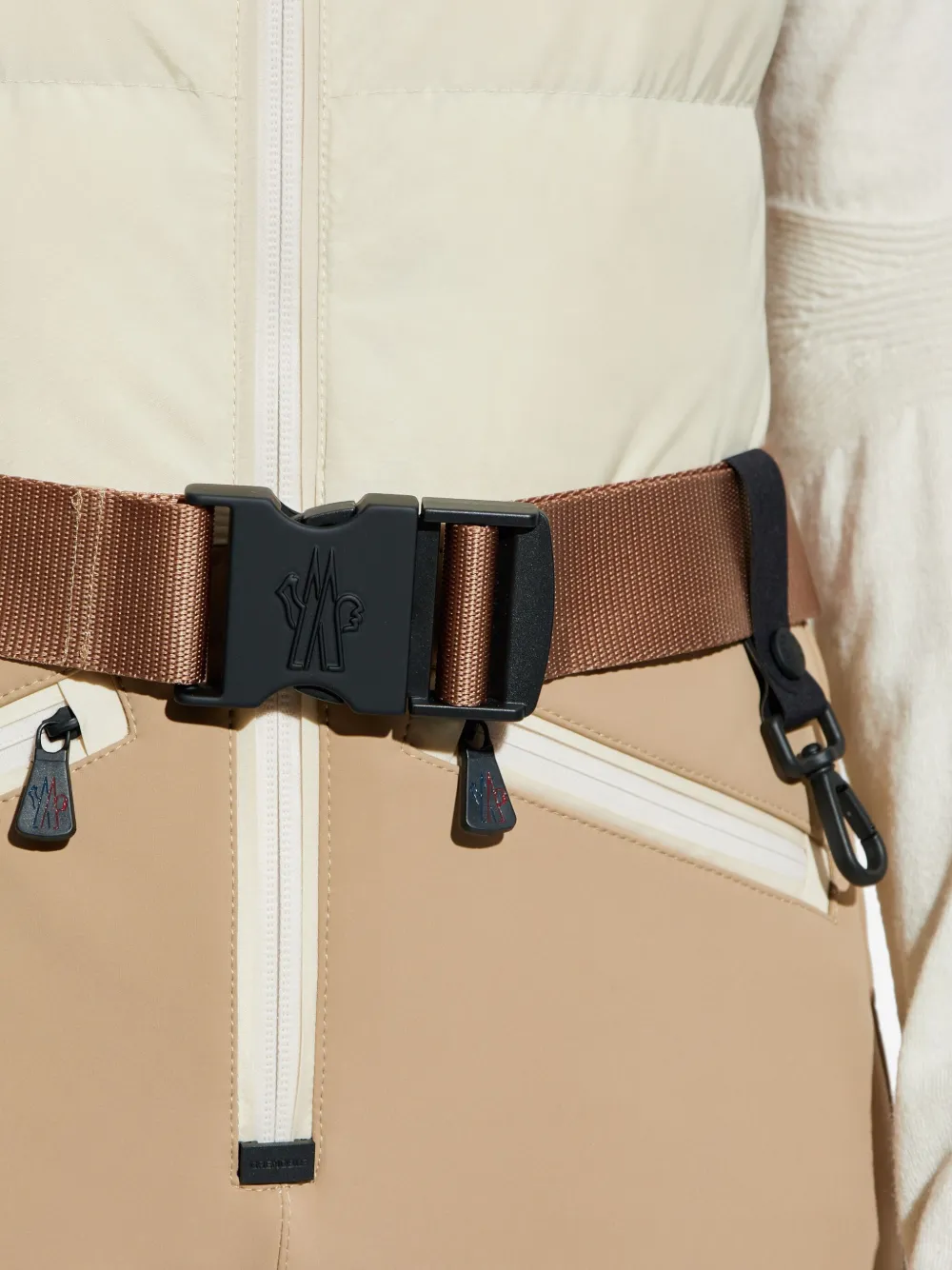 Moncler Grenoble Skipak met vlakken en ceintuur Beige