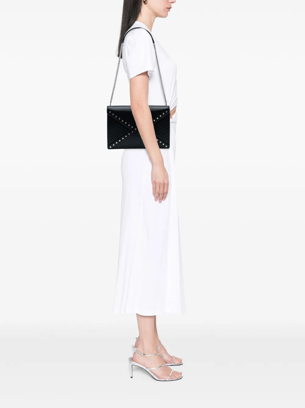 Saint Laurent Pre-Owned bolsa de hombro capitonada de piel de cordero Studded Monogram Gaby 2021 | Estilos de archivo | Image 2