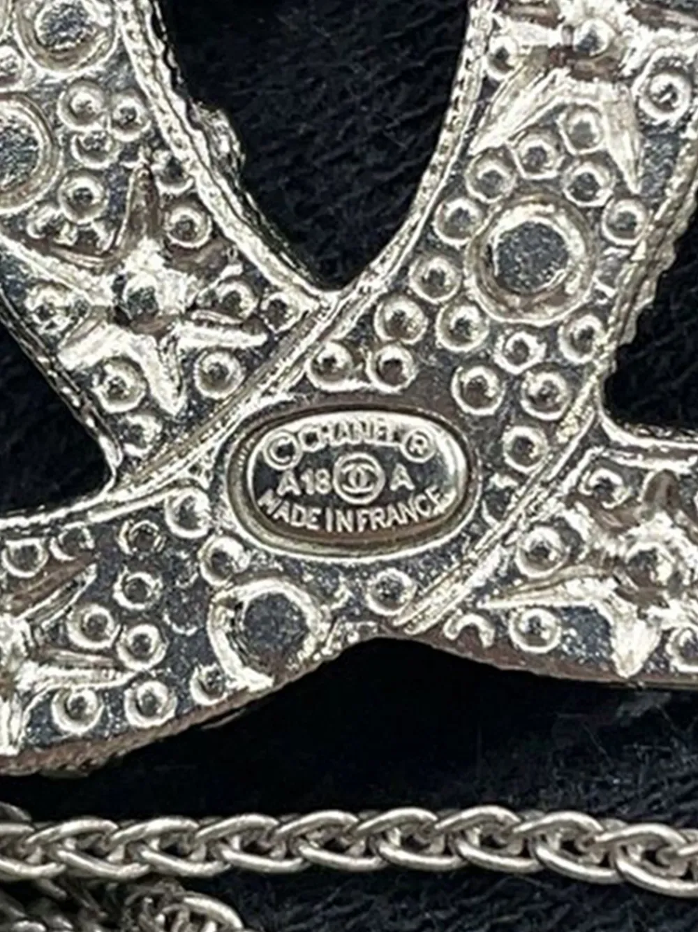 Pre-owned Chanel 2018 Silver Plated Rhinestones Faux Pearl Cc Multi Strand Chain Brooch Costume Brooch
