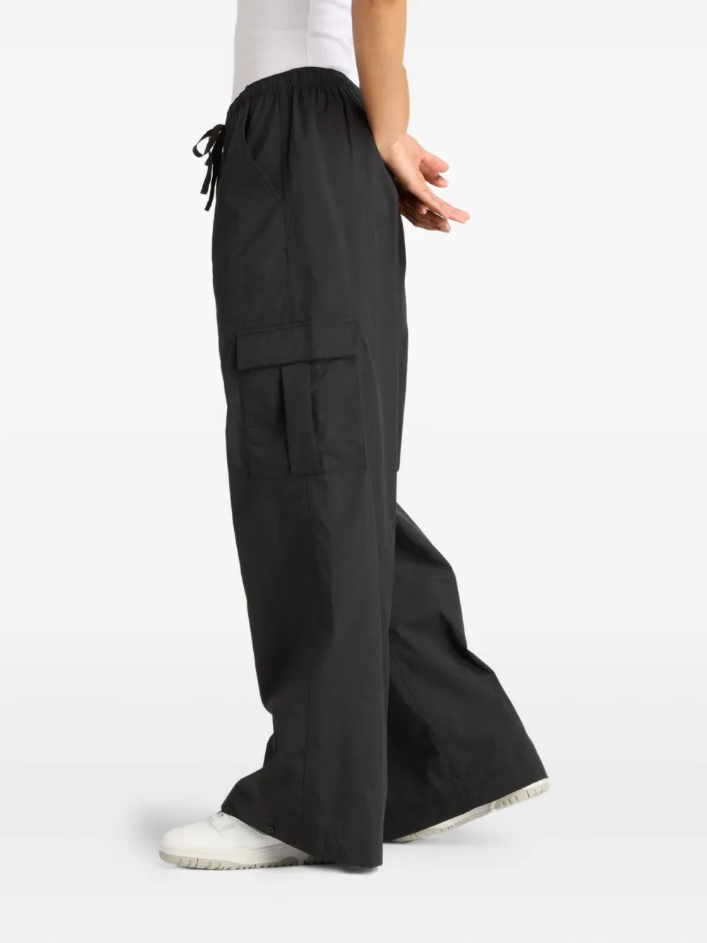 New Balance crinkle woven cargo pants - Zwart