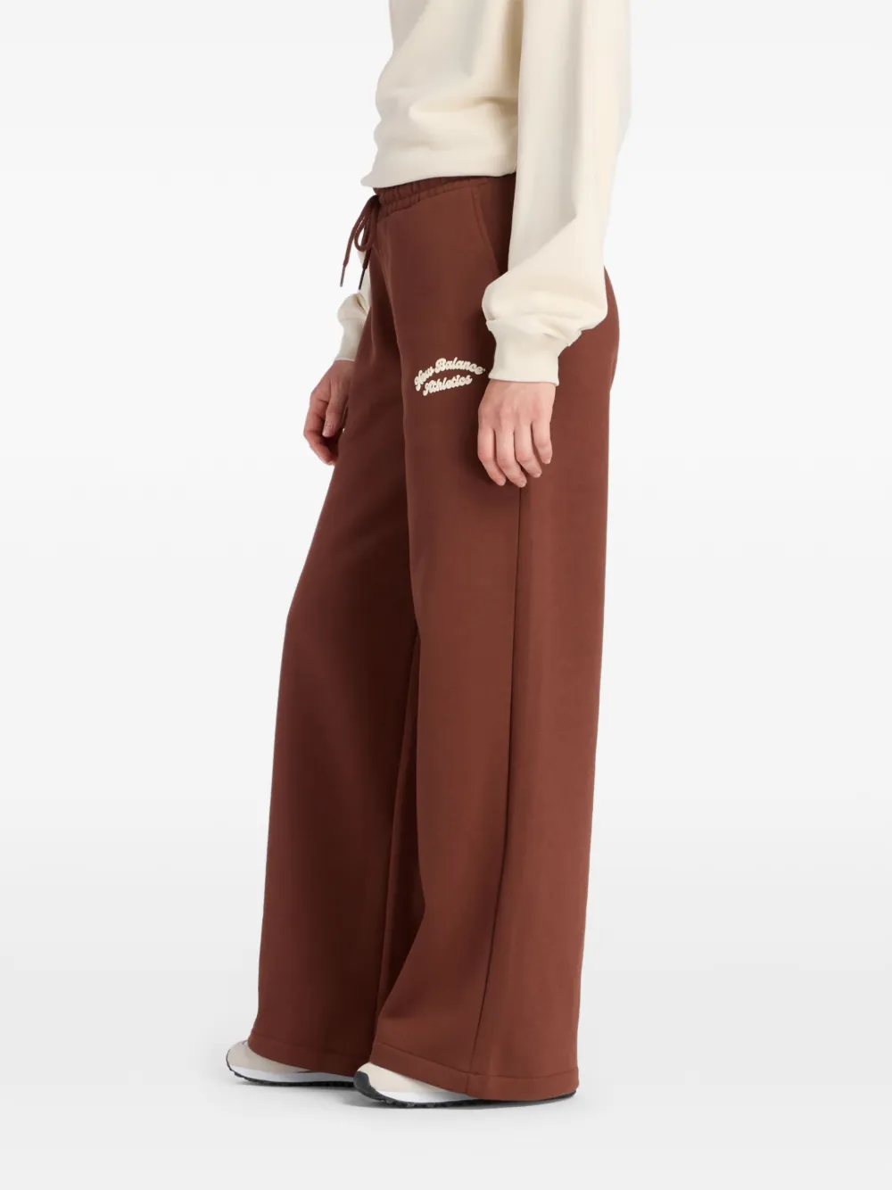 New Balance Broek met wijde pijpen en logodetail Bruin
