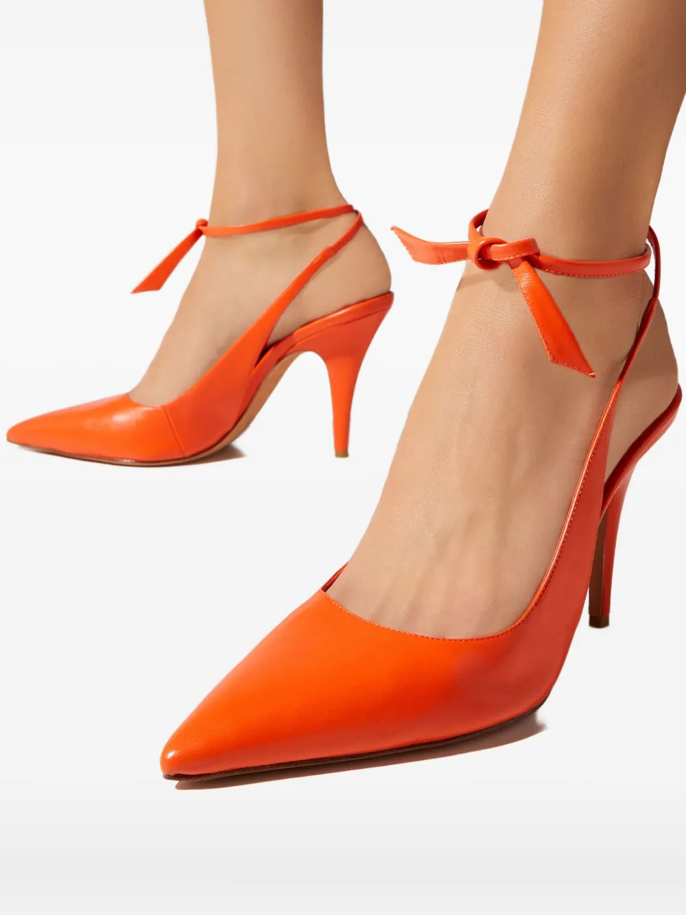 Alexandre Birman 90 mm pumps met puntige neus en enkelbandje Oranje