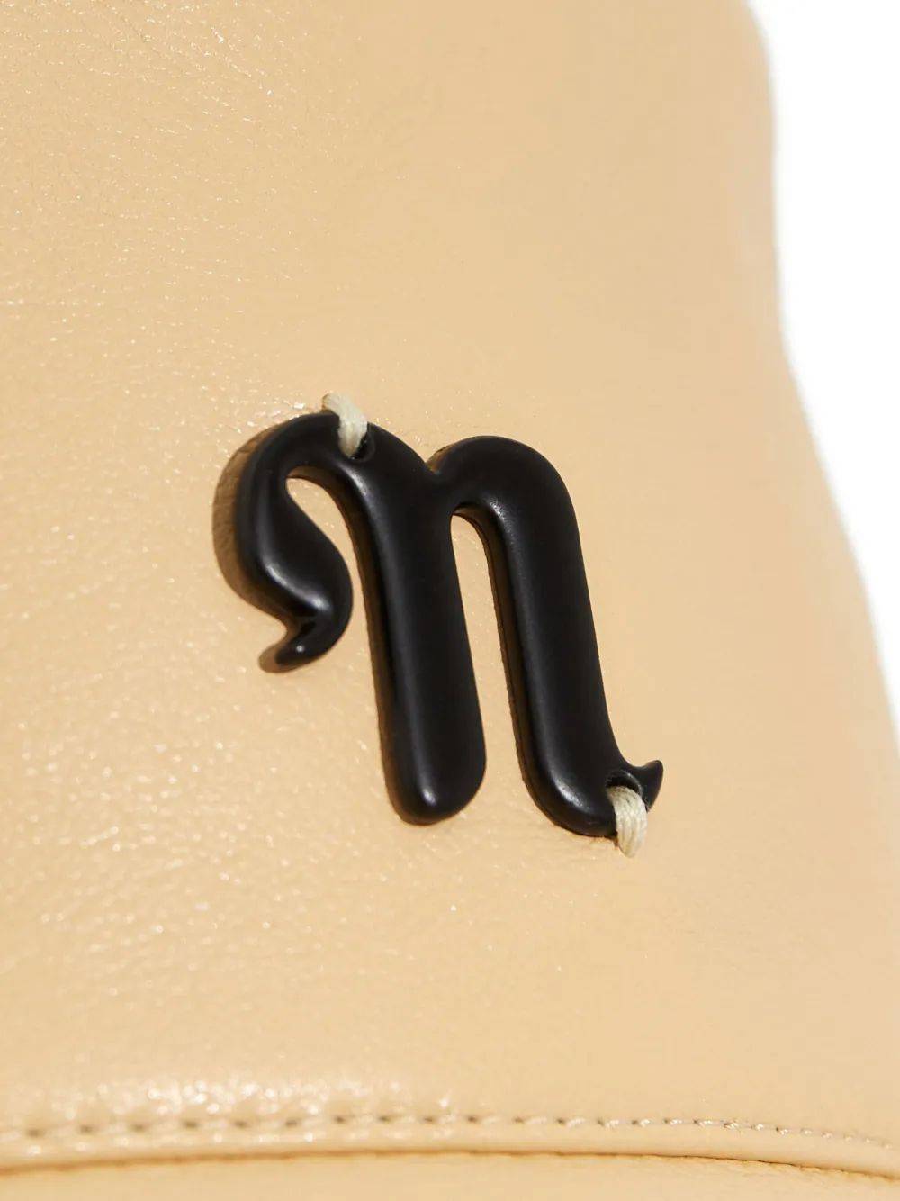 Nanushka Caran vissershoed met logodetail - Beige