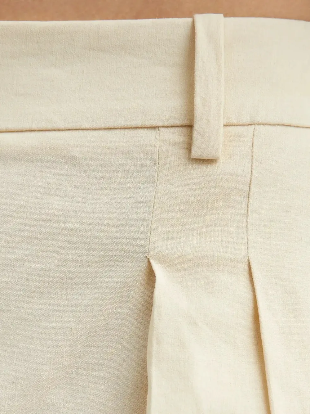 Theory Pleated Tailored Shorts In Neutral