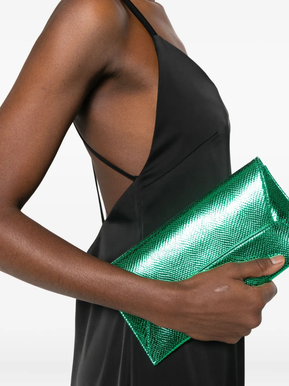 Aquazzura Envelope metallic-effect clutch bag - Groen