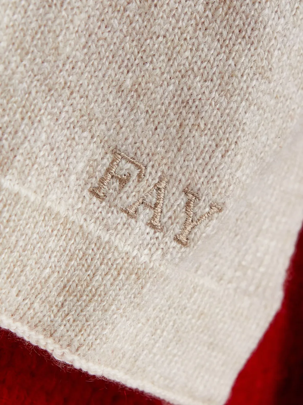 Fay Sjaal met borduurwerk Beige