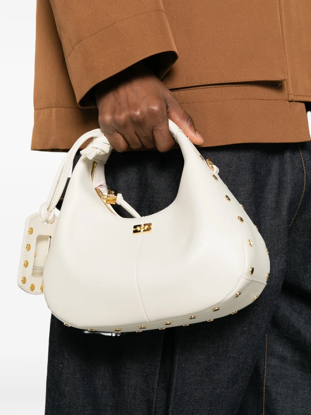 GANNI Shopper met logodetail en studs Beige