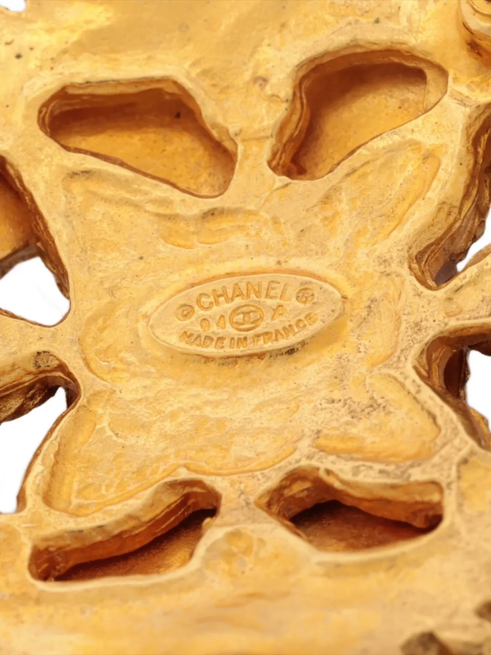 Pre-owned Chanel 1994 Gripoix Tassel-detail Brooch In Gold